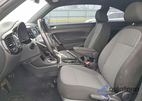 2018 Volkswagen Beetle S z USA, uszkodzony, nr VIN 3VWFD7AT8JM708931